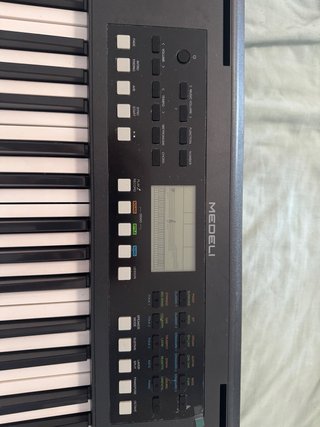 Piano Medeli MK81 como nuevo