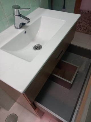 Mueble de baño lavabo madera y metal