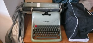 Máquina de escribir Olivetti Lexicon 80