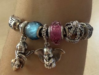 Pulsera Pandora con charms Dumbo y más