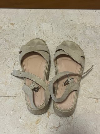 Sandalias cuña beige