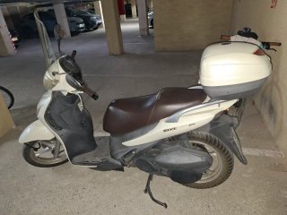 Suzuki Sixteen Scooter Blanca
