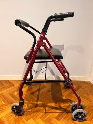Andador plegable con asiento y 4 ruedas
