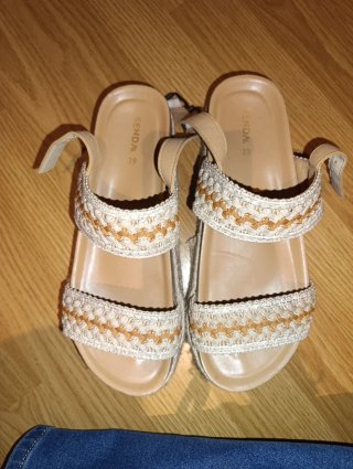 Sandalias cuña beige y blanco