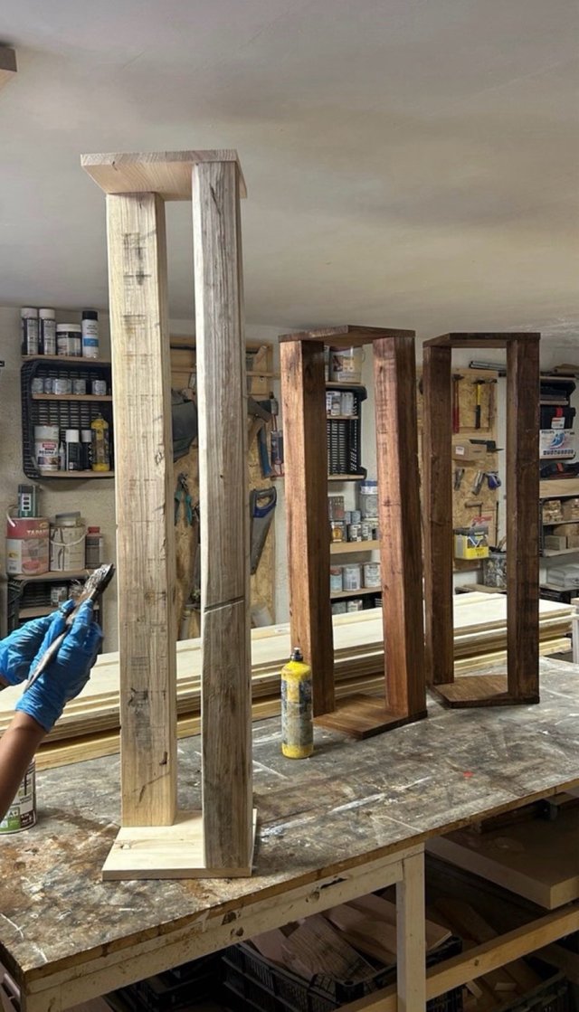 Pedestal madera maciza