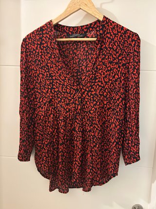 Blusa Zara Estampada Roja y Negra