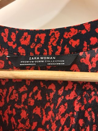 Blusa Zara Estampada Roja y Negra