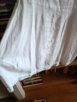 Abito bianco con design particolare