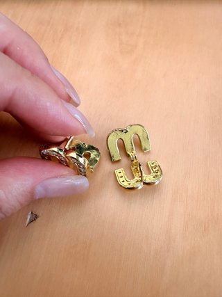 Orecchini Miu Miu M Dorati e Bianchi