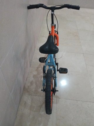 Bicicleta infantil HTH naranja y azul