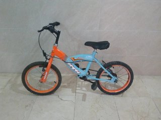 Bicicleta infantil HTH naranja y azul