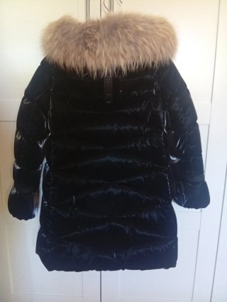 Dichi Chaqueta Negra con Capucha de Pelo