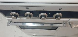 Cocina de gas clásica blanca