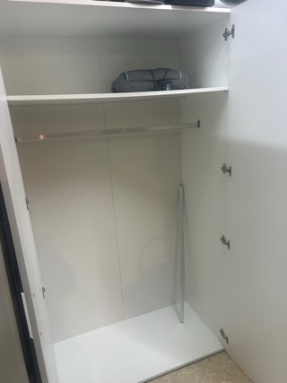 Armario blanco de madera