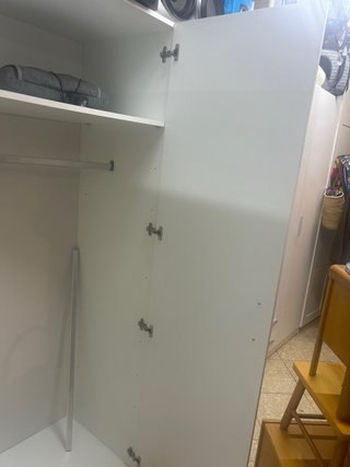 Armario blanco de madera