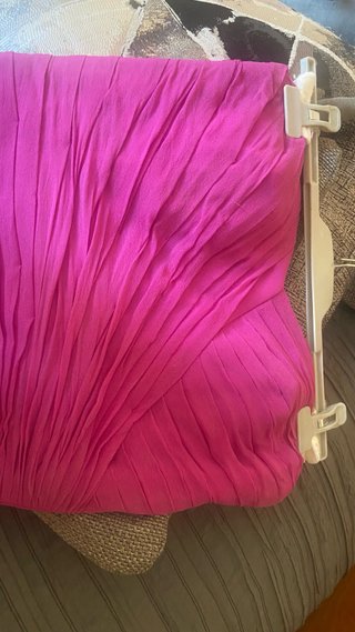 Vestido de fiesta rosa plisado