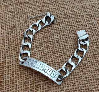 Antigua pulsera de plata.