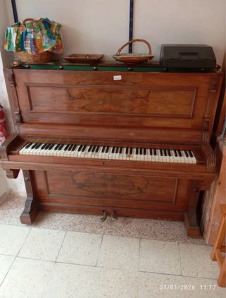 Piano de madera clásico vintage