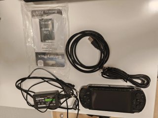 PSP 3000 Negra + 2 Baterías + Cargador