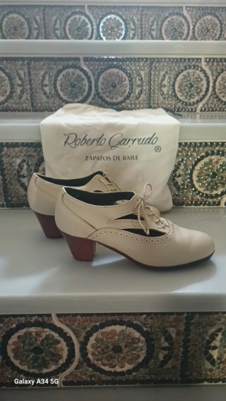 Zapatos de Baile Flamenco Roberto Garrudo Beige
