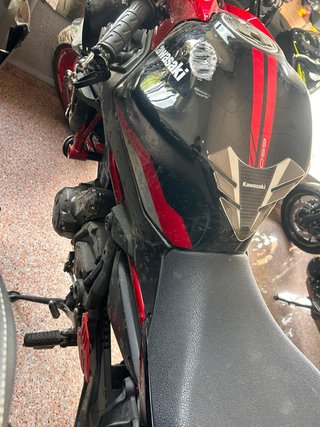 Kawasaki Z650 Negra y Roja