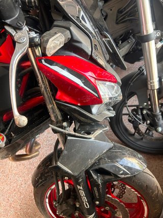 Kawasaki Z650 Negra y Roja