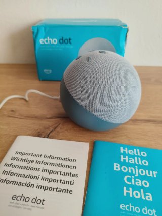 Amazon Echo Dot 4 Turchese con orologio