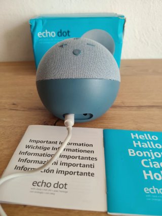 Amazon Echo Dot 4 Turchese con orologio