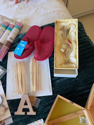 Lote de artículos de manualidades y hogar