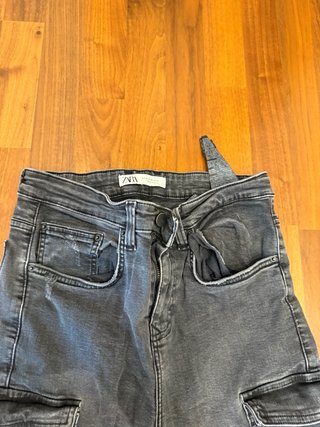 Vaqueros cargo Zara negros rotos T.38