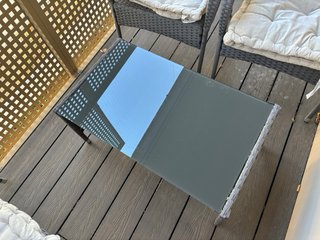 Muebles de terraza ratán y cristal