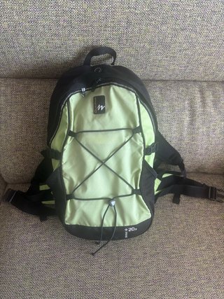 Mochila Quechua Verde y Negra