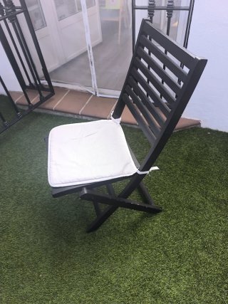 Mesa de jardín negra con 4 sillas