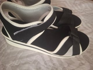 Sandalias negras y blancas talla 38
