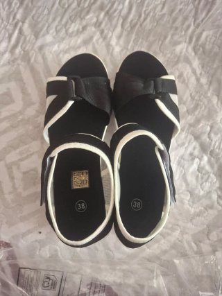 Sandalias negras y blancas talla 38