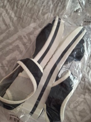 Sandalias negras y blancas talla 38