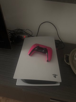 PlayStation 5 Digital Edition con mando y cascos