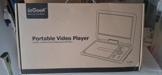 Lettore Video Portatile con Schermo Girevole.