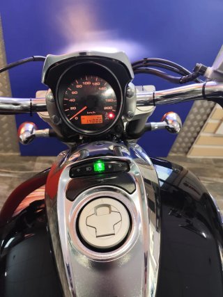 Suzuki Intruder M800 Negra
