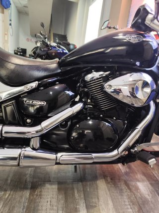 Suzuki Intruder M800 Negra