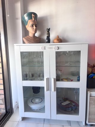 Vitrina IKEA Blanca y Transparente