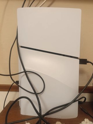 Consola PS5 con 3 juegos y dos mandos con 8 meses