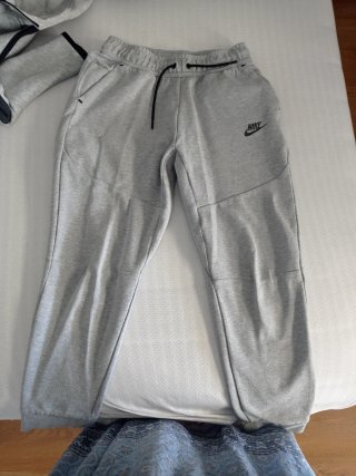 Chándal Nike Tech Fleece Gris.