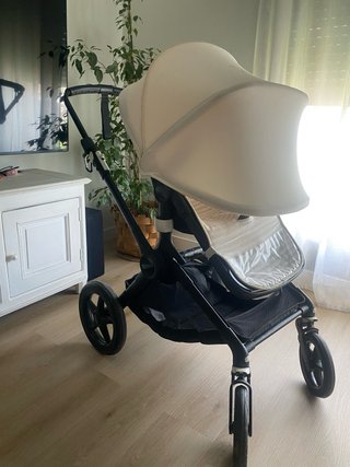 Carro Bugaboo Fox 3 con capazo y 2 capotas