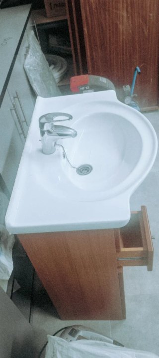 Mueble de baño con lavabo de cerámica