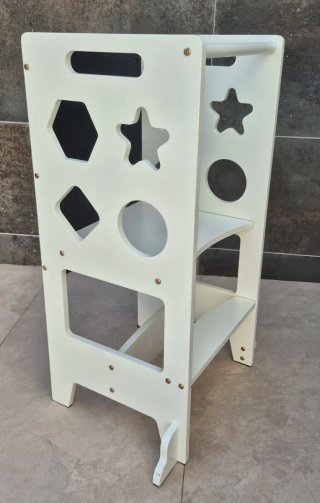 Torre di apprendimento Montessori con tavolo e lavagna
