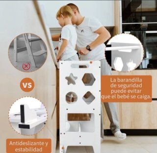 Torre di apprendimento Montessori con tavolo e lavagna