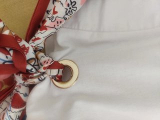 Maglia bianca nuova con fiocco sulla spalla tg S