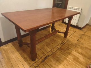 Mesa de comedor de madera maciza