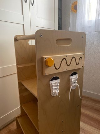 Torre di apprendimento Montessori in legno regolabile